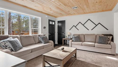 Cozy Cinema Cabin - Hot Tub and More - Foto 2