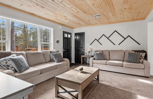 Cozy Cinema Cabin - Hot Tub and More - Foto 2