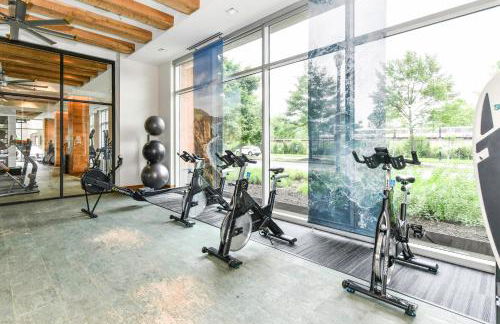 Posh 2BR Retreat Gym, Prkng and Scenic Rooftop - Photo 49