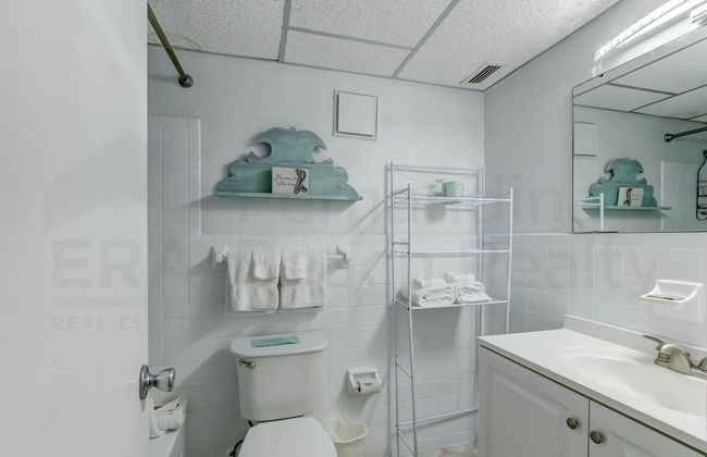 Spacious Oceanfront Condo, Easy Access to Private Fishing Pier by RedAwning - Foto 19