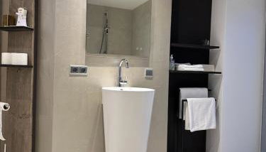 WPA Apartments - Zimmer- Modernes Apartment mit Parkplatz,WiFi,Netflix - Foto 3