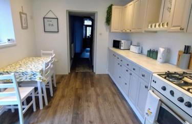 large 4 bedroom - Foto 10