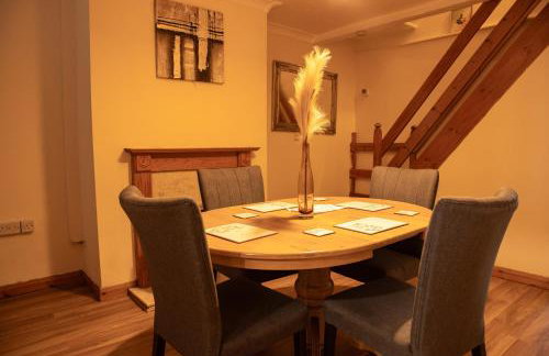 Mansfield House - Sleeps 10, Free Parking, WiFi - Weekly & Monthly Stay Deals! - Foto 4