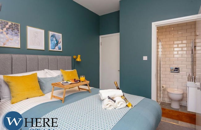 Lovely Apartment Beneath Edinburgh Castle - Photo 1