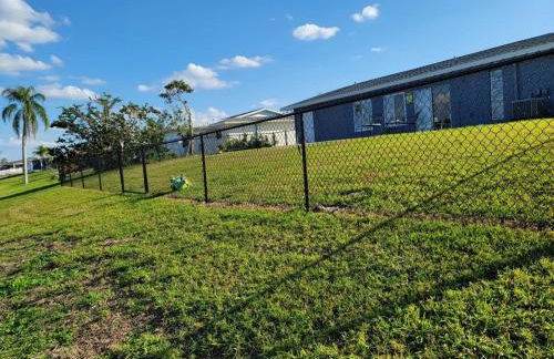 Relaxing canal front 2 BR pool home in North Port - Pineapple Way - Foto 25