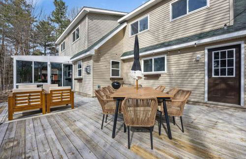 Lakefront Retreat, Mins to Dtown, Firepit, Hot Tub, Pet friendly! - Foto 10