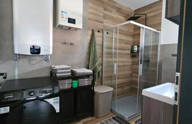 Villa Joy with Pool,Jacuzzi,E Auto Station - Foto 14