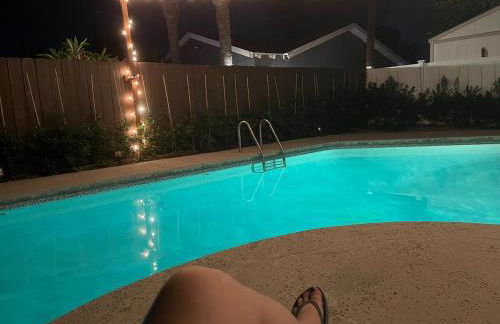 Granada Hills Private Unique Pool Luxury 4BR Family Retreat - Patio, Outdoor Dining, BBQ Grill, & Free Parking - Foto 48