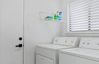 Super Comfy Home with Hot Tub! - Photo 17