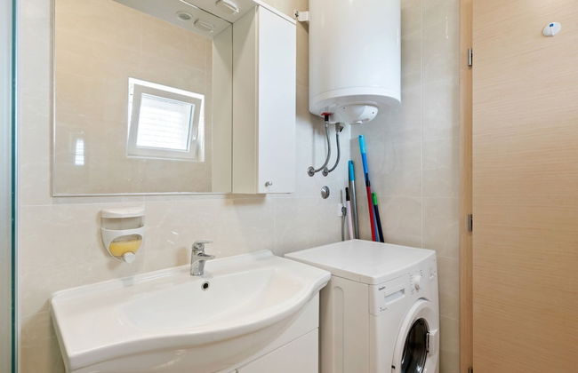 Simplistic Apartment in Neviđane with Balcony - Foto 14