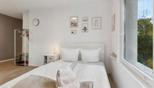 Vorstadtoase für 2 - Netflix, Parkplatz, Nähe BER, Queensize-Bett - Foto 5, wardrobe