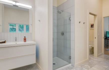 Secluded Modern Enclosed Patio Forest Views Woodland Zen by AvantStay - Foto 17