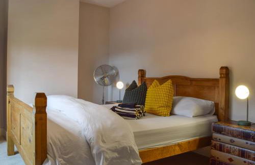 Queens Manor - Photo 12