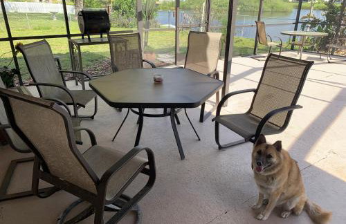 Private Tropical Waterfront Sanctuary w pool, hot tub & an island! Pet Friendly - Foto 53