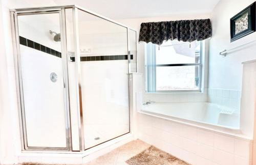 Cozy 4 Bed Pool Home With Game Room 4 Bedroom Home by RedAwning - Foto 34