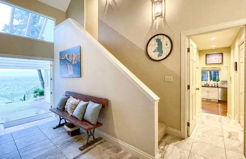 Peaceful Lakeside Retreat with Deck and Amazing Views! - Foto 12