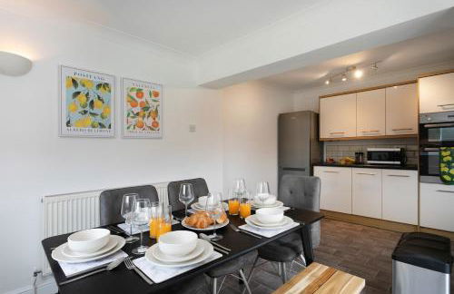 Cosy 4-BDR Family-Friendly House in North Hykeham, with High Speed Free WiFi, Secure Parking, Sleeps Up to 7, Long-Term Stays Allowed! - Foto 17