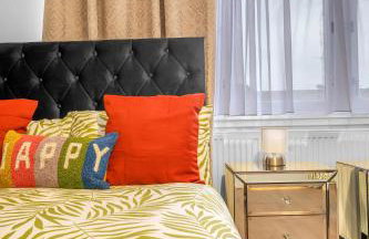 3 Bedrooms Homely House in Motherwell Sleeps 8 comfortably with 6 double beds Near Glasgow Edinburgh Free Private Parking Business Travellers Contractors Holiday Goers Near all Major transport links - Foto 18