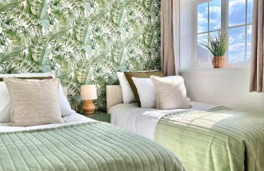 Luxury Modern House, Free Driveway Parking and Garden! Fully Equipped, Sleeps 6 Guests - Foto 2