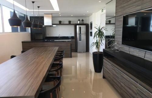 609-Apartamento Encantador, com 1 vaga de GARAGEM, Todo Mobiliado e Decorado, Edificio com Academia, Lavanderia, Excelente localização no Rebouças, Proximo ao Batel e Centro - Foto 18