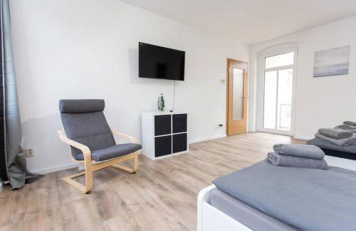 Schickes 1-Raum-Apartment mit Balkon und vollausgestatteter Küche - Foto 2