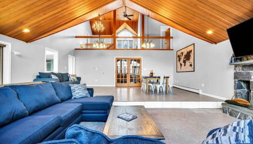 Maine Pondfront Home Sleeps 22 - Pool & Hot Tub - Foto 4