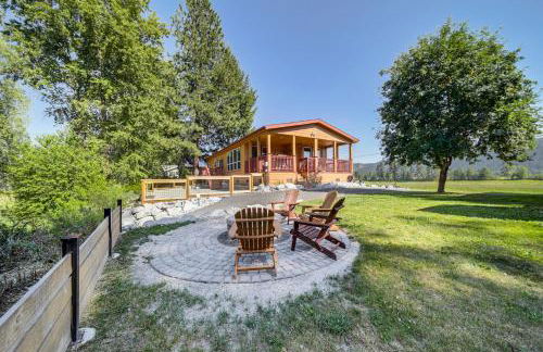 Newport Riverfront Home with Deck and Fire Pit! - Foto 2