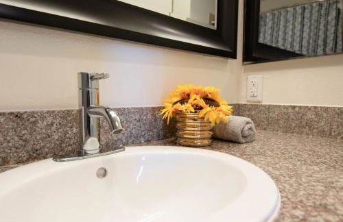 Chic Hollywood Retreat 2Bed Rooftop Pool with Iconic Views - Foto 16