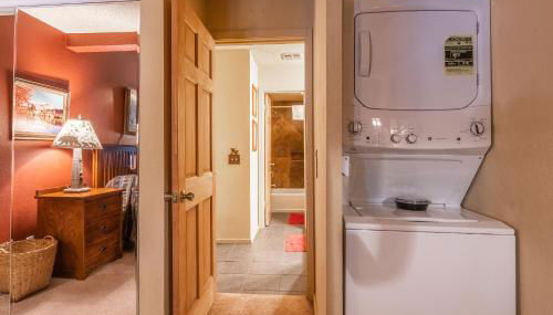 New Listing 2 bedroom and Loft 2 bath Summit E Bldg 12 condo sleeps 8 Steps to Eagle Lodge Chair 15 - Foto 2