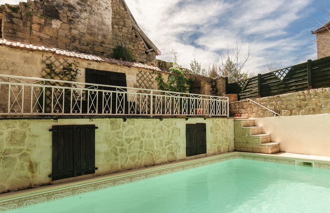 Elegant House With Heated Pool and Sauna - Photo 22