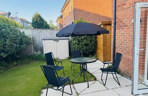 Large 3 Bed Home - Coop Live -Free parking - Foto 7