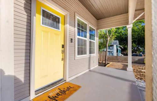 3BR Modern, Gated Home w FreePking, BBQ, Firepit, Mins to Downtown - Foto 13