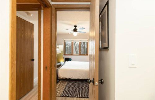 Peaceful 2-bedroom townhome retreat w/wooded view - Foto 23