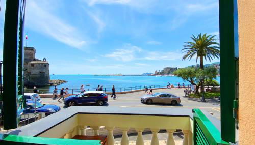 WELCOME RIVIERA - AL CASTELLO-VISTA MARE -ROMANTICO e CENTRALE a 20 METRI DAL MARE-toll parking at 15 euro per day to be booked in advance -subject to availability - Foto 4