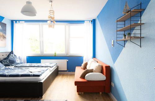 - Ocean Haven Deluxe with Coastal Charm - 2-Room Sea-Inspired Apartment 75 qm - Central Location - Elegant Nautical Design - Renovated in 2024 with TV & Netflix - Full Kitchen & Free Parking - Near Metro & Airport - King Beds - - Photo 10