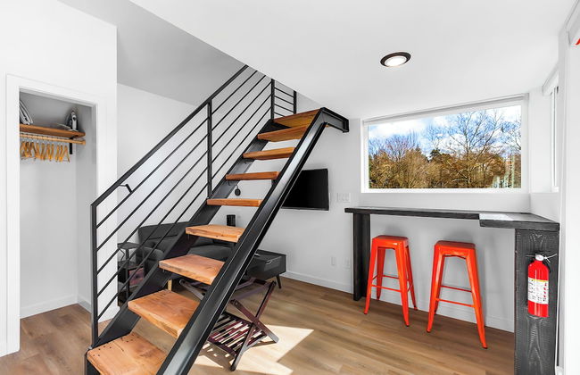 Sleek & Stylish Urban Loft - Foto 14