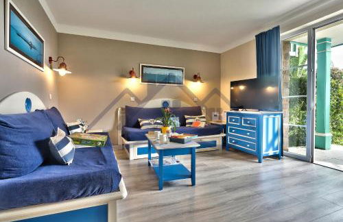 LocaLise - A05 - Plain-pied avec petite vue mer donnant sur la piscine et le jardin - Grande salle de bain - Wifi inclus - draps inclus - animaux bienvenus - parking gratuit - Foto 18