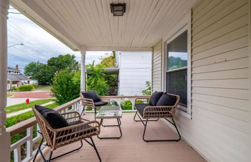 Entire Duplex w Historic District and Sleeps 12 - Foto 14