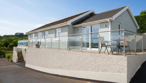 Lloret, Contemporary Retreat with Hot Tub & Waterside Views - Foto 3