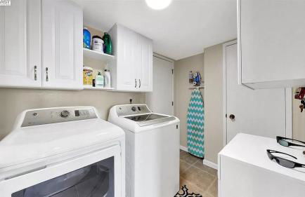 Waterfront Sleeps 6 near Marina with Hot Tub - Foto 22