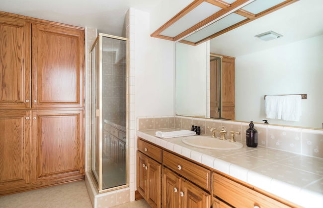 Cathedral by Avantstay Charming Secluded Estate w/ Sauna, Pool Table & Views of the Rolling Hills - Foto 40