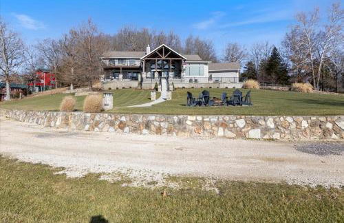 LOTO Pointe, Updated Luxury Home w/ Boat & PWC Slip, Boat Ramp, Firepits, Pool Table & More! - Foto 1