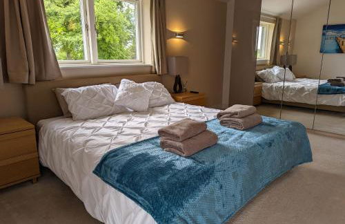 Unique, Spacious, Self-Built Eco Home with huge garden and movie room - Photo 6