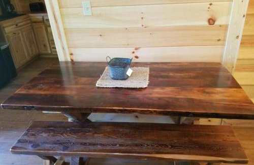 Cozy Family-Friendly Cabin with Private Outdoor Jacuzzi near Huntington, West Virginia - Foto 16