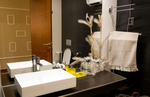 Luxury 2BR Spacious & Stylish with Patio near Metro - Foto 47