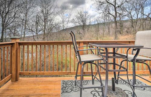 Hike, Bike and Swim Mountain Escape with Deck - Foto 23