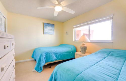 Oceanfront Cocoa Beach Condo with View Walk to Pier - Foto 15