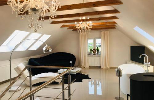 VILLA SUNSHINE "SUNSHINE SUITE" NAD JEZIOREM KOMINEK i WANNA w SALONIE OGRóD BALKON - Foto 1