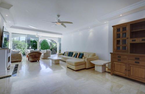 Large Ground Floor Apartment with Private Garden and Beach Access - Photo 21