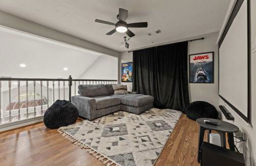 Gorgeous 6BR 3 5 Bth Home with Pool and Game Room - Photo 36